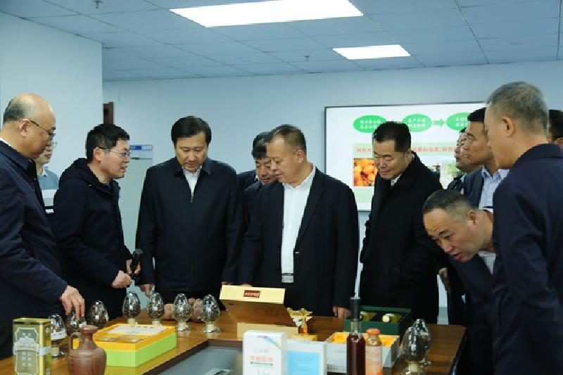 辽宁日本av片交流
在大连民族大学召开全省推动民族自治县高质量发展战略合作会议